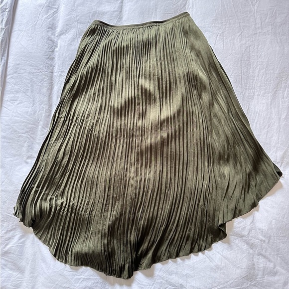 [SOLD] Revolve Vince Crushed Drape Pleated Satin Skirt in Mineral Pine Small - Picture 11 of 16